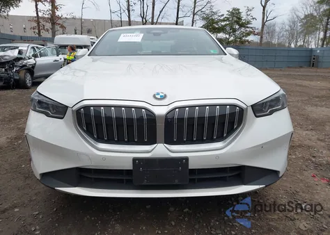 2025 BMW 530I xDrive из США, поврежденный, VIN WBA53FJ09SCU82819